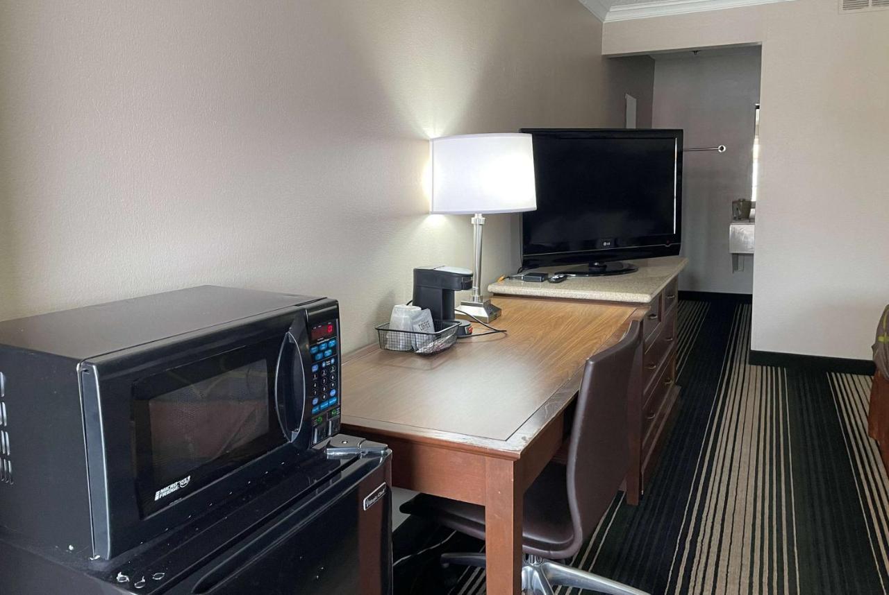 Deluxe Inn & Suites Junction City Exteriér fotografie