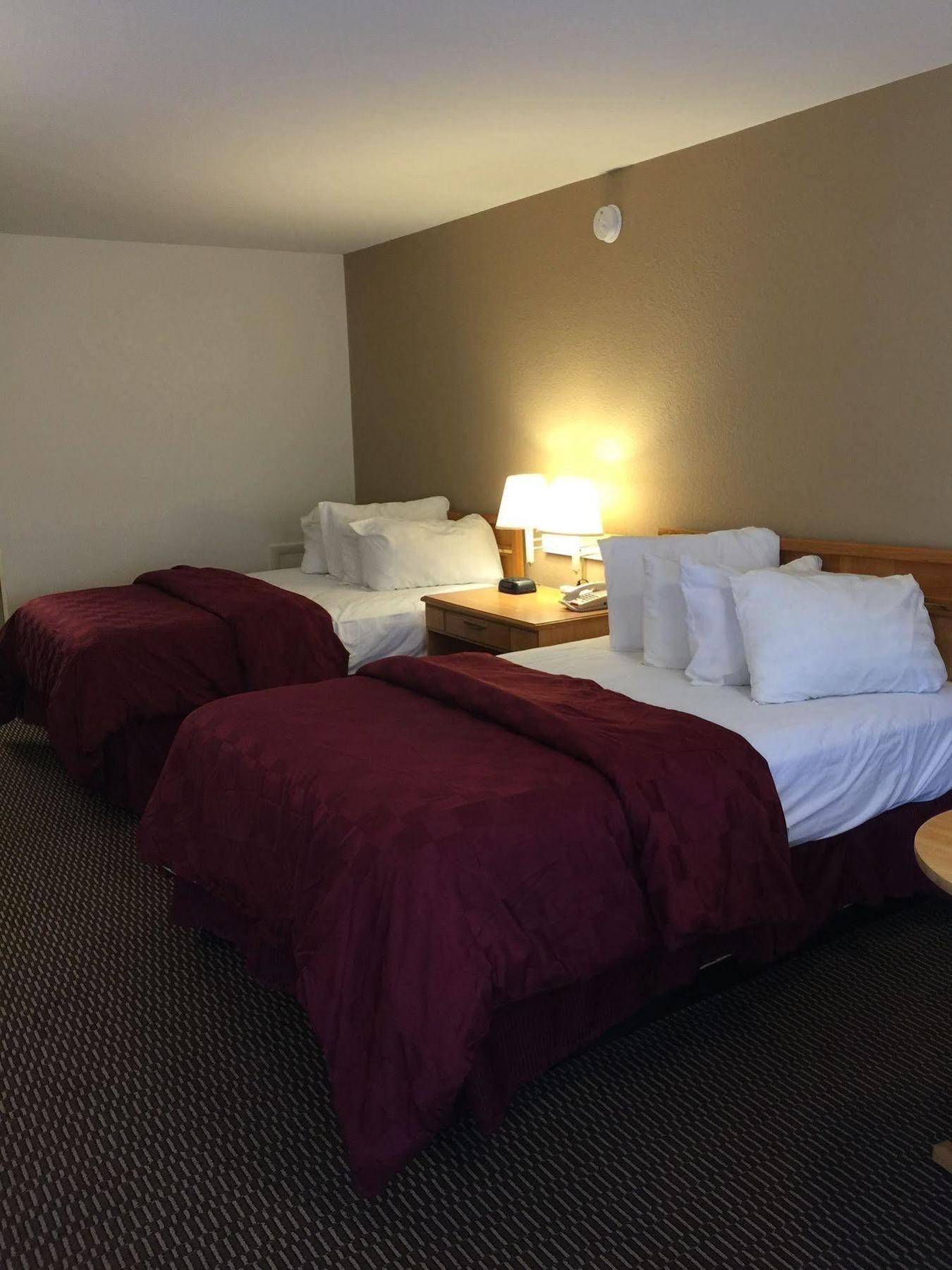 Deluxe Inn & Suites Junction City Exteriér fotografie