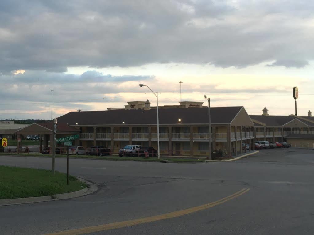 Deluxe Inn & Suites Junction City Exteriér fotografie